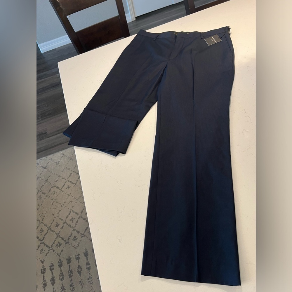 NWT ARROW Mens Flat Front Navy Dress
Pants - Sz 38X32